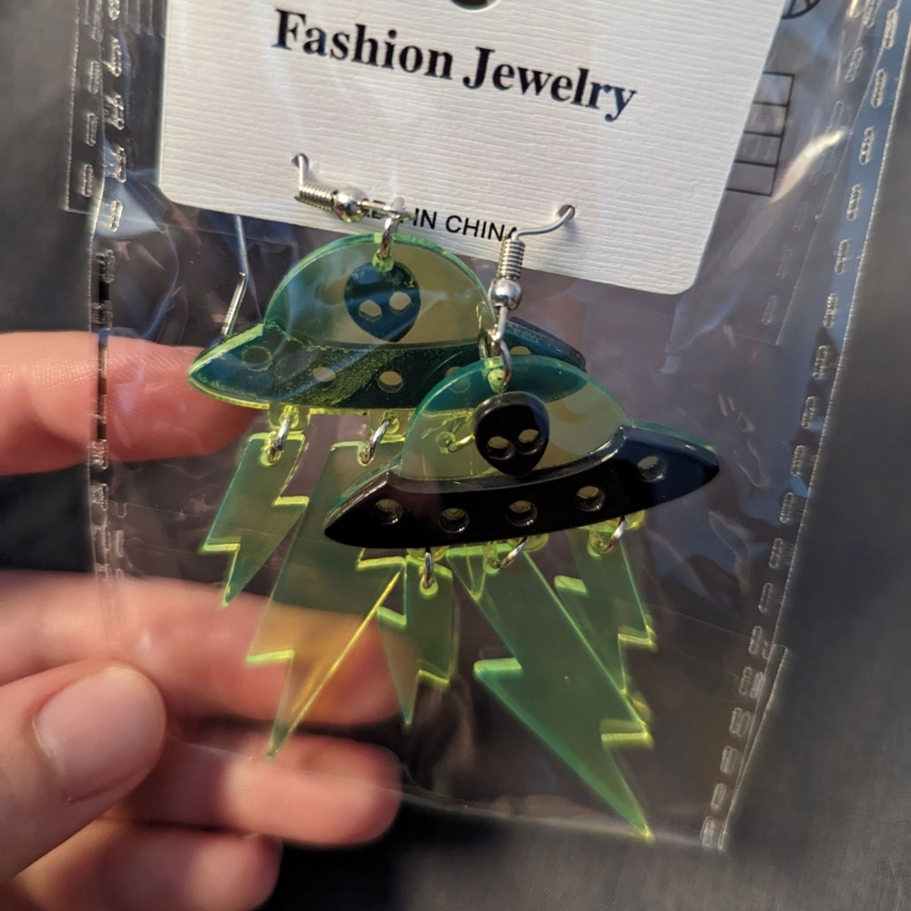 Trippy alien spaceship earrings